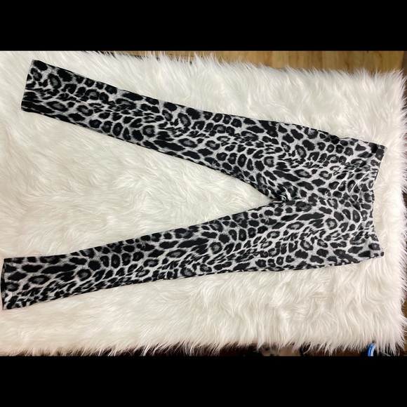 CODIGO BLACK GRAY LEOPARD PRINT TOP & LEGGINGS SET - Picture 10 of 10